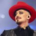 Kritikoi artistët pro-Izraelit nëpërmjet këngës së tij, Boy George tërhiqet nga koncerti në Londër