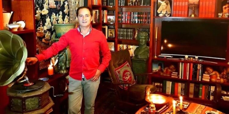 Ndryshimet “furtunë” në “Për’puthen”, Arjan Konomi pritet të zërë karrigen e Aulona Mustës