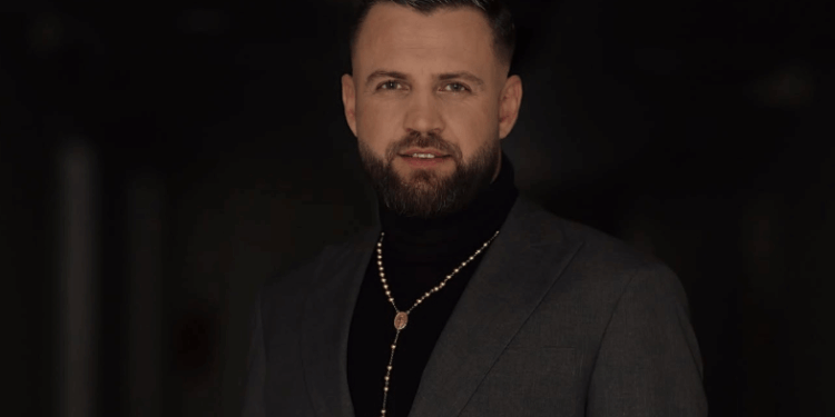 Pritet të fillojë transmetimin së shpejti, zbulohen detaje nga emisioni i ri i Luiz Ejllit