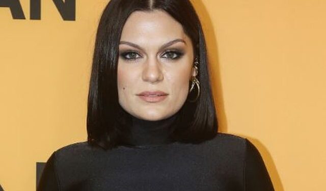 Përleshje në turmë, Jessie J ndalon koncertin dhe përballet me fansat: Nxirrini jashtë
