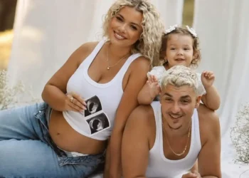Çifti i programit televiziv, ‘Love Island Albania’ në pritje të fëmijës së dytë