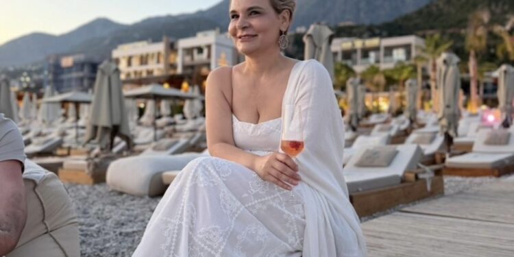 A ka vend për një dashuri të re? Përgjigjja epike e Monika Kryemadhit: Të rri duke larë brekët e të tjerëve?