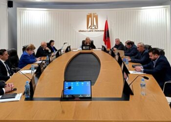 “Të paktën 2,3 mln lekë në muaj”! Pas gjyqtarëve, edhe KLP vendos për rritjen e pagës së prokurorëve