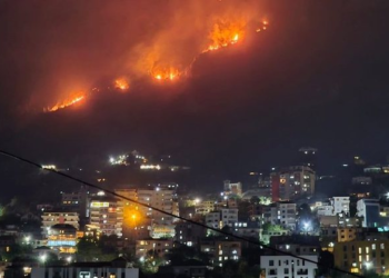 Operacion masiv në Krujë, 3 helikopterë kundër zjarreve! Flakët rrezikojnë të zbresin në zonat e banuara
