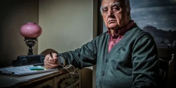 Arti shqiptar në zi! Shuhet piktori Kujtim Buza, i biri i mjeshtrit Abdurrahim Buza