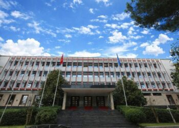 Shqiptarët drejt atdheut | Ministria e Jashtme: Koordinim me Kroacinë e Malin e Zi për kalim më të shpejtë