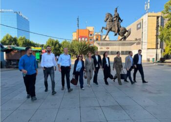PDK sërish ‘ia zë’ derën Kurtit: Do vazhdojmë deri në rikthimin e rendit kushtetues