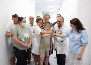 Ministrja Sala ndan videon: Arsi 10-vjeçar ia doli, historia e suksesit në Spitalin Onkologjik
