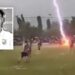 Video/ Tragjedi në Tajlandë: Futbollisti 24-vjeçar humb jetën pasi u godit nga rrufeja gjatë ndeshjes