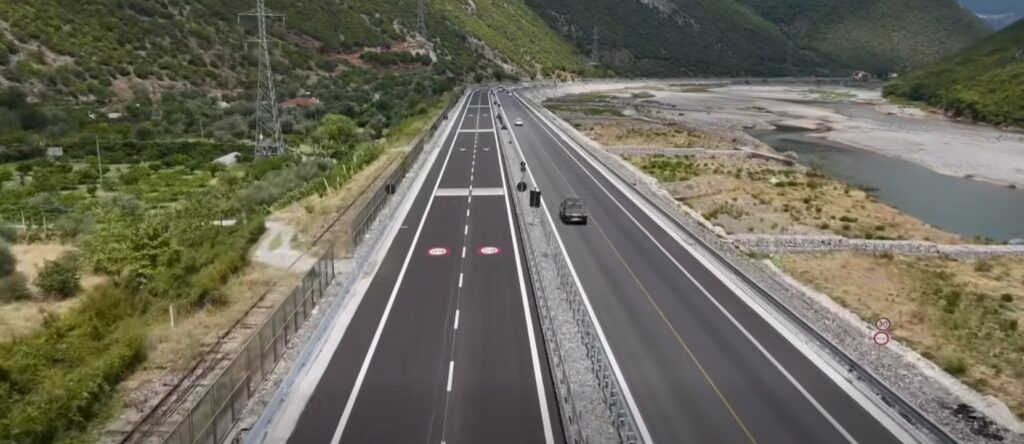 Hapet një segment i ri i Korridorit VIII   Karakaçi  Përmirësohet qarkullimi dhe siguria rrugore