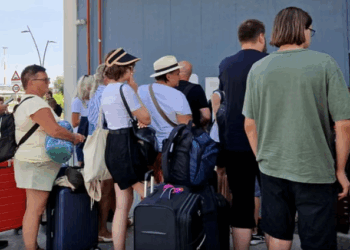 Shpërthen sërish Etna, kaos në aeroportet e Sicilisë, pezullohen fluturimet në Catania dhe Comiso