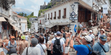 Rama ndan videon nga Gjirokastra: Një nga destinacionet më të vizituara të Shqipërisë