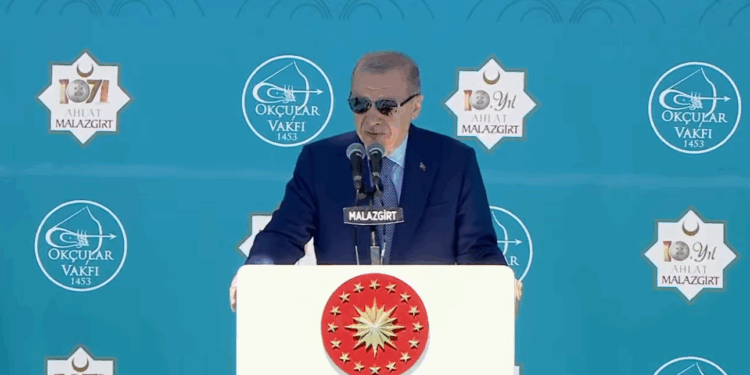 “Nuk i përulim kokën askujt”, Erdogan: Turqia nuk tërhiqet përballë kërcënimeve -