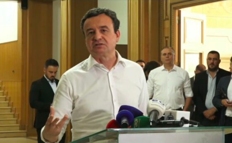 U godit me vezë gjatë seancës  Kurti  Nëse ky është çmimi që opozita të ulet në tryezë  e paguaj 