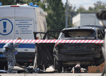 Hidhet në erë makina në Shën Petersburg, vdes oficeri rus, plagoset gruaja e tij -