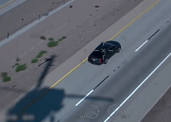 Mbi 160 km/orë dhe arratisje me vrap, si përfundoi ndjekja me helikopter e 3 personave në Teksas (VIDEO) -