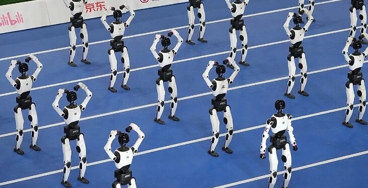 Roboti humanoid kinez thyen rekordin botëror të Usain Bolt, vrapoi 100 metra për 9.39 sekonda -