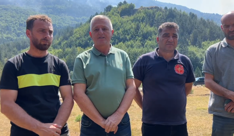 Zjarret në Lurë  Kryebashkiaku i Dibrës jep lajmin e mirë  Banesat nuk rrezikohen  dy  Air Tractor  vijojnë luftën me flakët