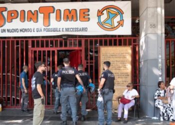 Tragjedi mes të nxehtit në Romë, zjarri lë 400 persona në tenda. Mes tyre fëmijë e të moshuar -