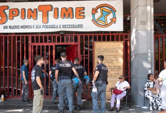 Tragjedi mes të nxehtit në Romë, zjarri lë 400 persona në tenda. Mes tyre fëmijë e të moshuar -