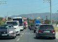 Trafik i rënduar në rrugët e Lezhës, piku i sezonit turistik rrit fluksin në akset kryesore