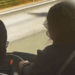 Shoferi humbi ndjenjat në autostradë, dy pasagjerë marrin kontrollin dhe shpëtojnë rreth 50 persona në autobus (VIDEO) -