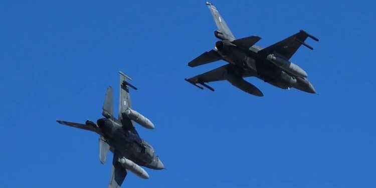 Droni turk shkel hapësirën ajrore greke, Greqia ngre në ajër avionët F-16 -