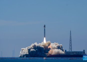 Raketa Smart Dragon-3 lëshon me sukses 2 satelitë nga deti