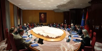 Rama mbledh Qeverinë në Pogradec. Më 7 shtator mbahet Asambleja që mund të ndryshojë kabinetin
