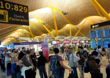 Nuk ka paqe mes Madridit dhe Romës, autoritetet spanjolle kontrolluan sot 200 mbërritje udhëtarësh nga Italia!