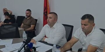 Mblidhet Këshilli Bashkiak i Selenicës, Bellaj kundër bashkimit me Vlorën: Duhet të mbetemi të pavarur