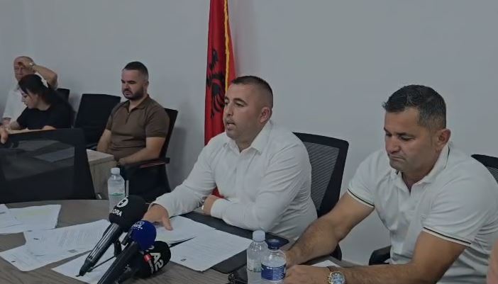 Mblidhet Këshilli Bashkiak i Selenicës  Bellaj kundër bashkimit me Vlorën  Duhet të mbetemi të pavarur