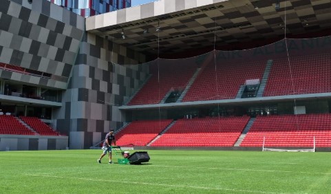 Ndeshjet e Kombëtares në shtator  FSHF thotë se stadiumi  Air Albania  do ketë një fushë të cilësisë së lartë   VIDEO 