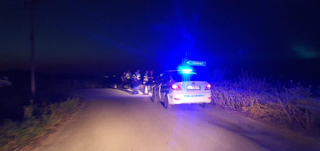 E përplasi makina  humb jetën këmbësori në Durrës