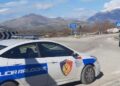 Aksident dramatik në Vlorë-Orikum, “Audi” përplas këmbësoren me foshnjën 3-muajshe, mrekullisht shpëtojnë të dyja!