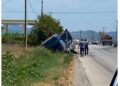 Aksident në Elbasan –Peqin, kamionçina përplaset me autobusin
