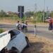 FOTO/ Vetura del nga rruga dhe bie në kanal te mbikalimi i “Spitalit Memorial”, plagosen shoferi dhe dy pasagjerët! Ja si paraqitet gjendja e tyre