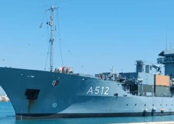 Anija ushtarake gjermane “MOSEL” ankorohet në Durrës, bashkëpunim me marinën shqiptare! Mbi 100 metra e gjatë, ja funksionet e saj