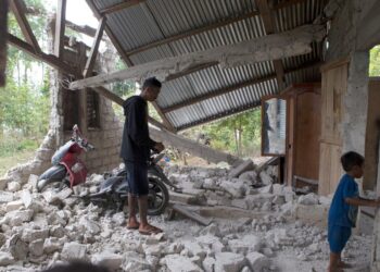 Tërmeti në Indonezi, rritet bilanci tragjik: 53 të vdekur dhe mijëra banorë në kërkim të ndihmës urgjente