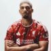 Liverpool zyrtarizon transferimin e Araujos nga Barcelona, mbrojtësi pozon me fanelën e “Reds”: Ramë dakord dhe firmosëm!