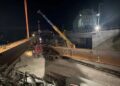 “Vijon normalisht qarkullimi në rrugën Tiranë-Durrës”- ARRSH: Përfundoi montimi i trarëve metalikë te mbikalimit të ri i Kasharit