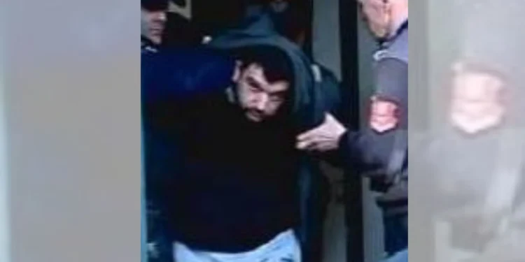 Aurel Hoxhallari, gjatë arrestimit në 2015-ën