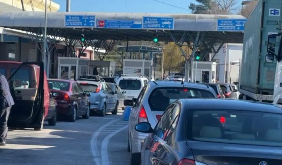 Fluks në kufijtë e Gjirokastrës  mbi 9 mijë shtetas kalojnë në Kakavijë brenda 24 orëve