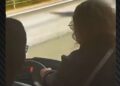 VIDEO/ Shoferi humb ndjenjat, pasagjerët heronj shmangin tragjedinë në pak sekonda! Momenti kur kontrollojnë autobusin me 50 udhëtarë