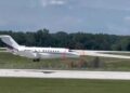 VIDEO/ Pamje drithëruese nga Ohajo, piloti ul në pistë avionin pa rrotën e përparme! Shikoni momentin dramatik
