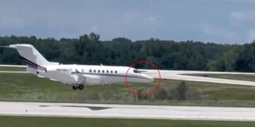 VIDEO/ Pamje drithëruese nga Ohajo, piloti ul në pistë avionin pa rrotën e përparme! Shikoni momentin dramatik