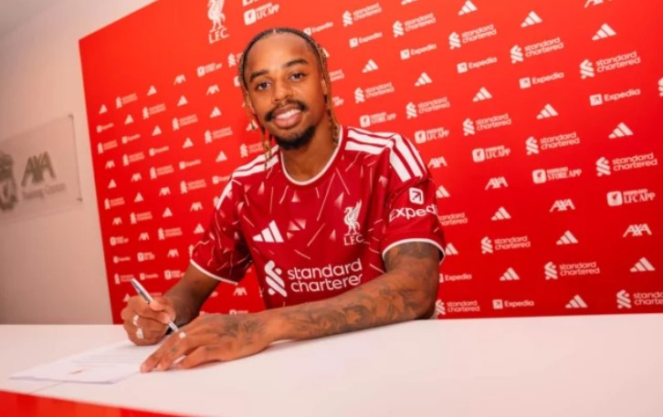 E KRYER  Pak orë para mbylljes së merkatos  Barcola vishet  The Reds   lë PSG dhe firmos me Liverpool
