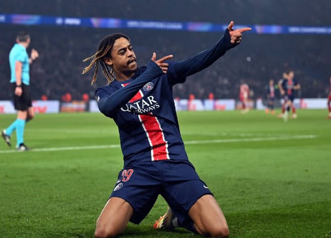  Çmenduria  e Liverpool në merkato  i ofron PSG së 115 mln euro për Barcola 
