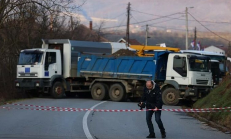 Barrikadat në veri të Kosovës  dënohen dy nga 6 të pandehurit serbë  Gjykimi për 4 të tjerët nis në muajin shtator