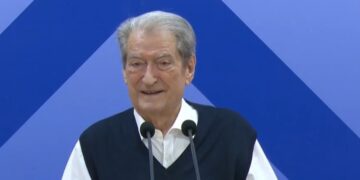 “Pasqyrë Albania një mur për të mashtruar qytetarët”- Berisha akuza kryeministrit: Rama do që të vjedhë 130 mln euro në Aeroportin e Vlorës!